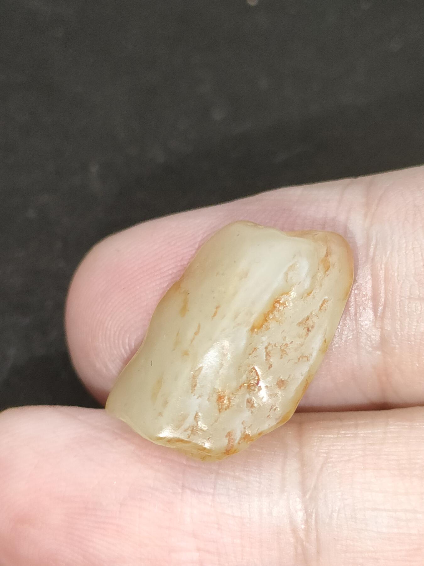 猩哥外币小铺➨【第188场】 和田玉原石2.5克