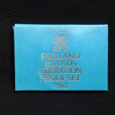 【铜匠收藏】★第125加场★精品币章场，200包邮，不满200.支付运费5元。《接受代拍 代送NGC评级》 - 福克兰 1982年 精制套币 原盒proof  共8枚 含一枚克朗银币