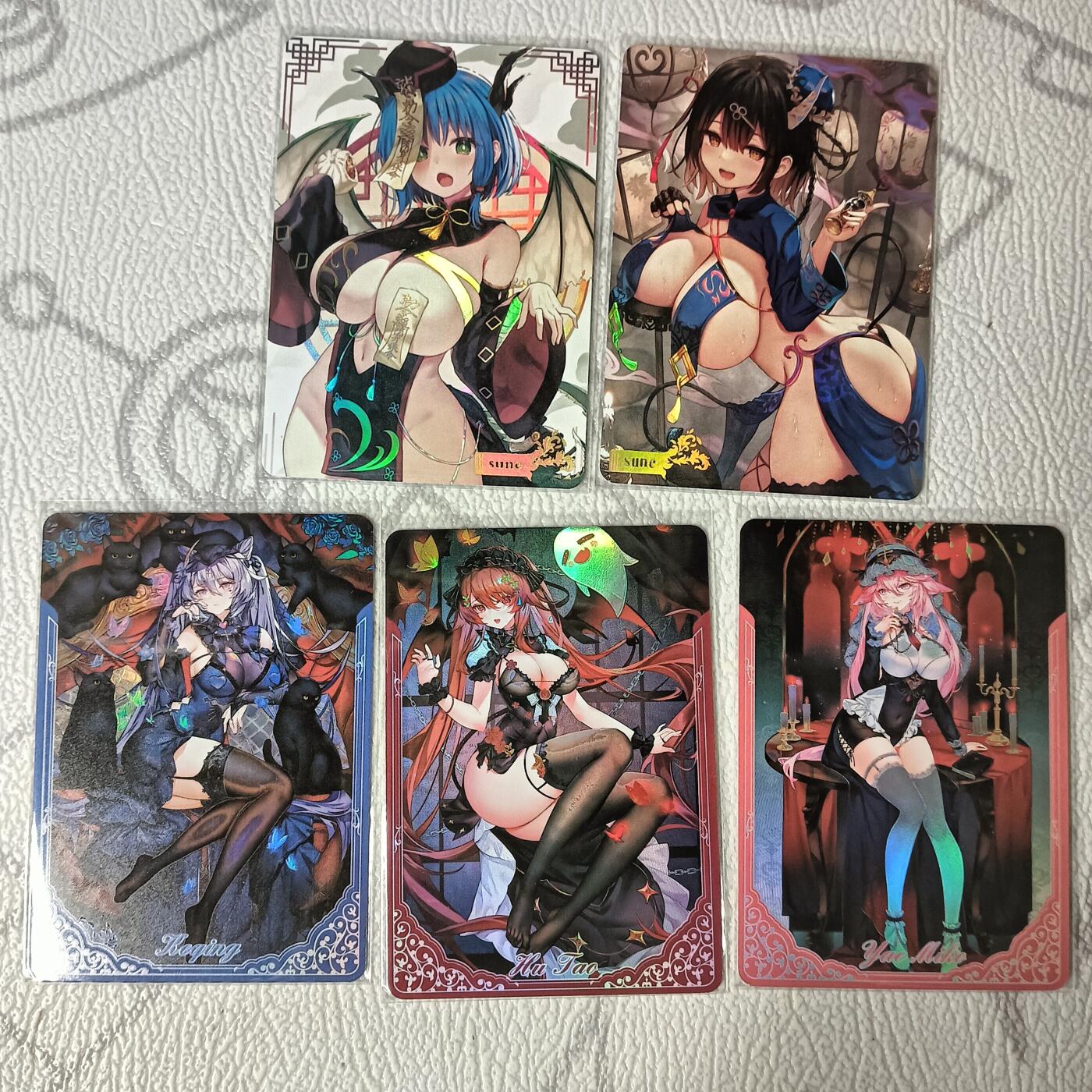 花开卡拍第37期（9月7号周日截拍，品控勿拍!!!拍品不寄存，运费5元，自制卡难免瑕疵，可能存在轻微撞角爆边等出厂瑕疵，品控介意勿拍！） 原神卡牌 万圣节系列一套3张 折光彩闪 道士小姐姐2张 大雷被封印了