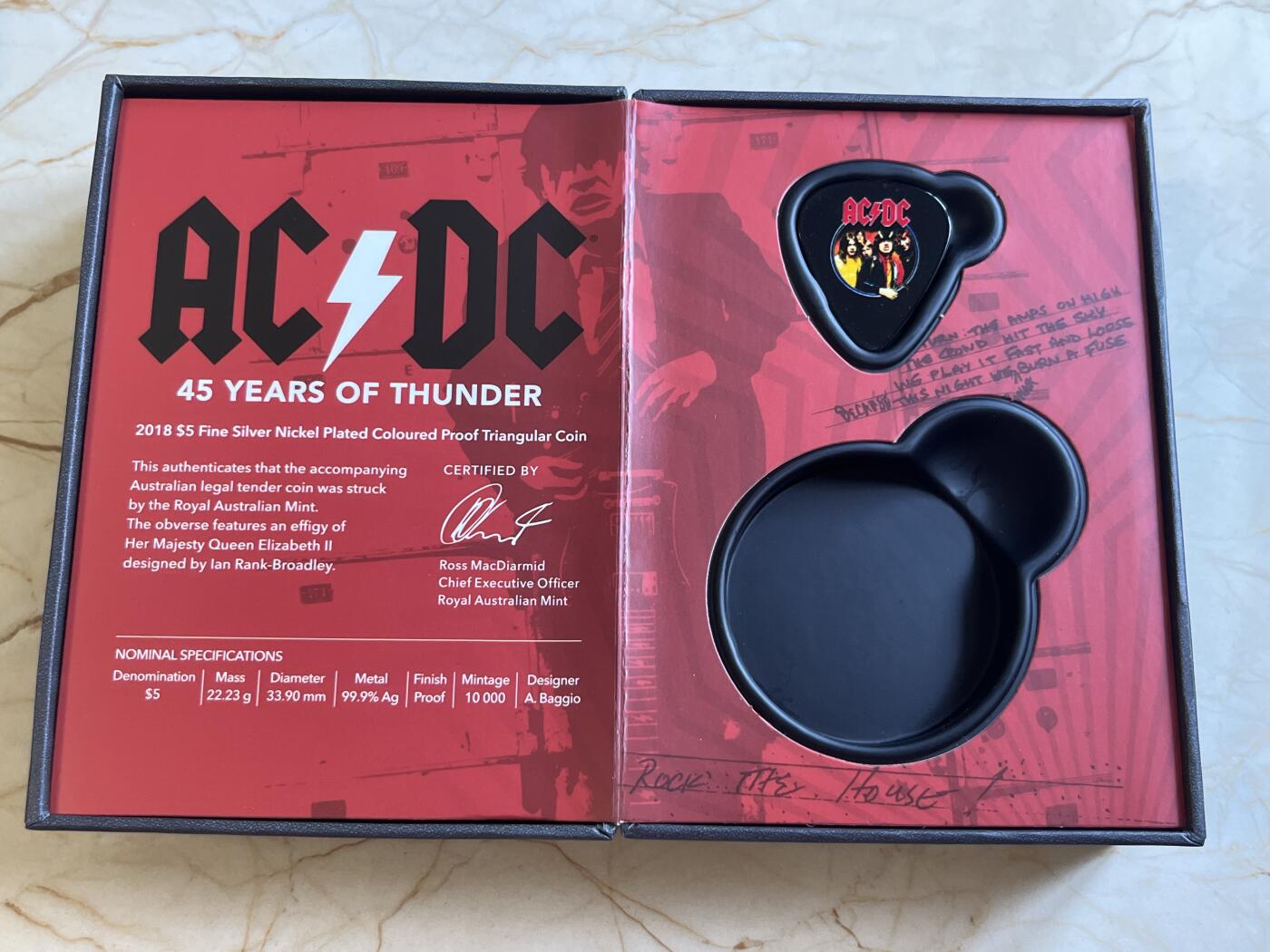 第173期拍卖【长期征集拍品】 澳大利亚2018年AC/DC45周年三角形纪念银币NGC-PF70首原盒证书，999银，22.23克，发行10000枚