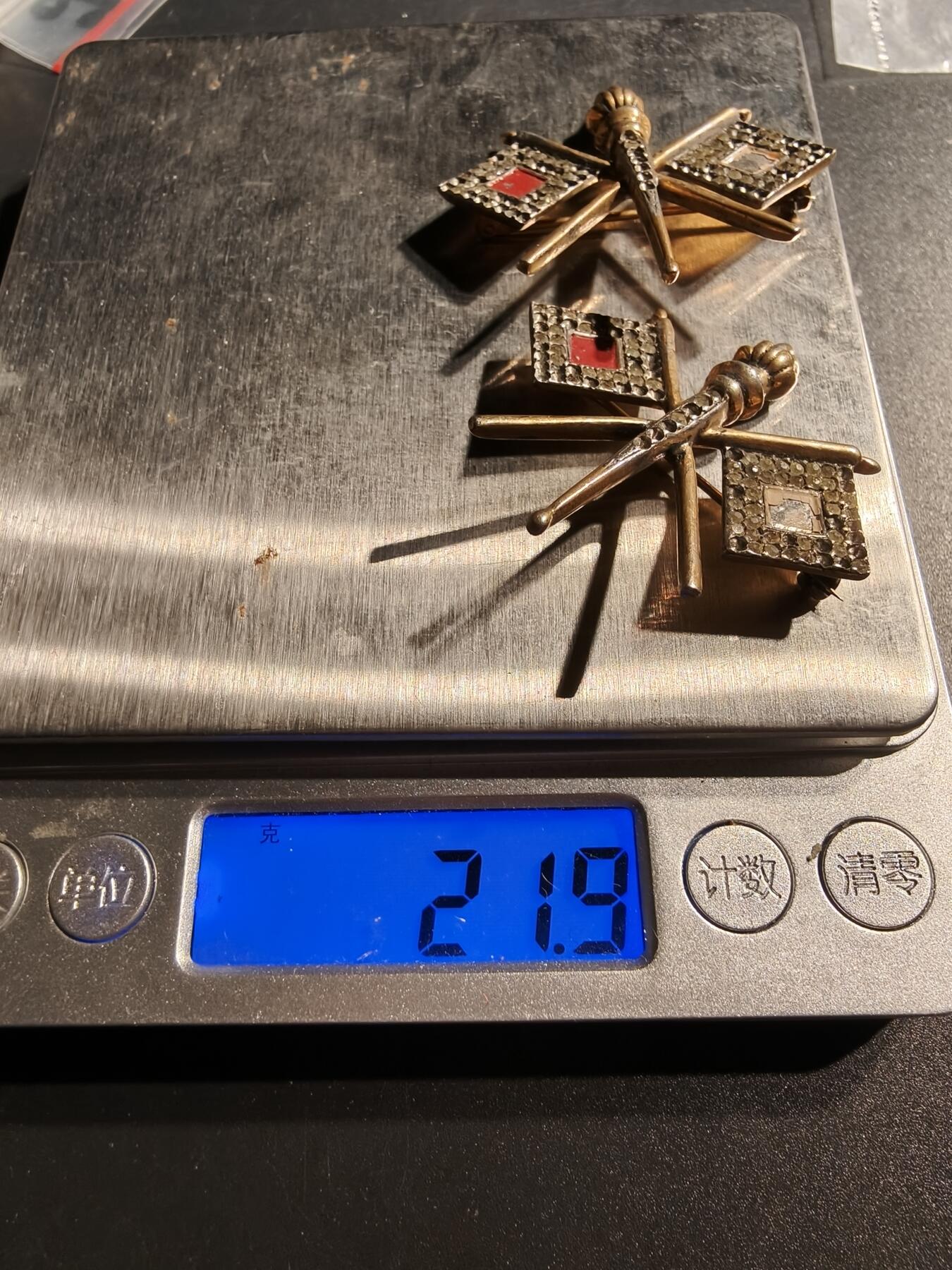 老王徽章第147期 美国通讯兵证章一组    二战时期横针版    大尺寸直径50mm    高级军官私人订制    925银镀金镶嵌水钻材质     两枚重量21.9g