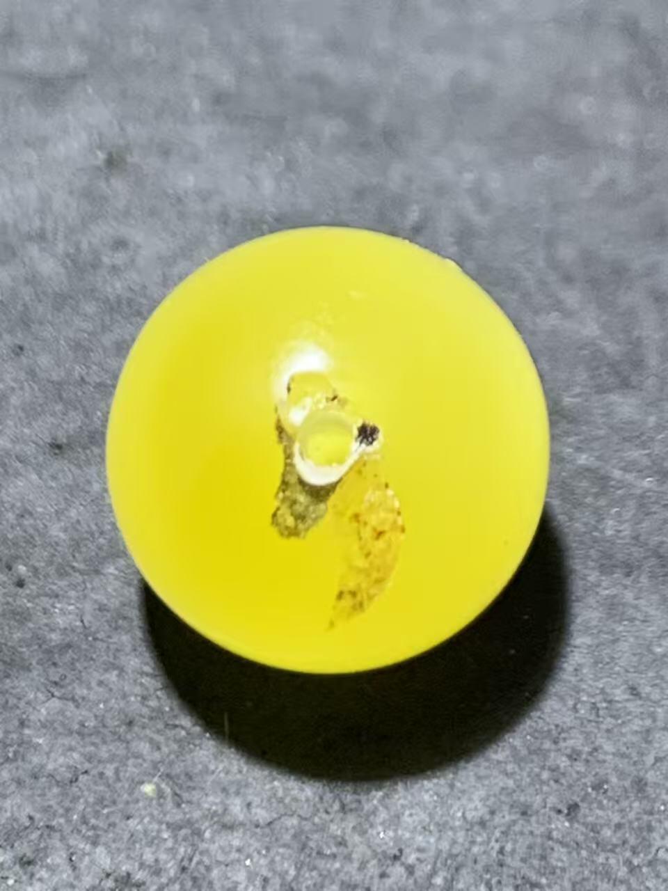 天然俄料原矿蜜蜡通货圆珠一颗，