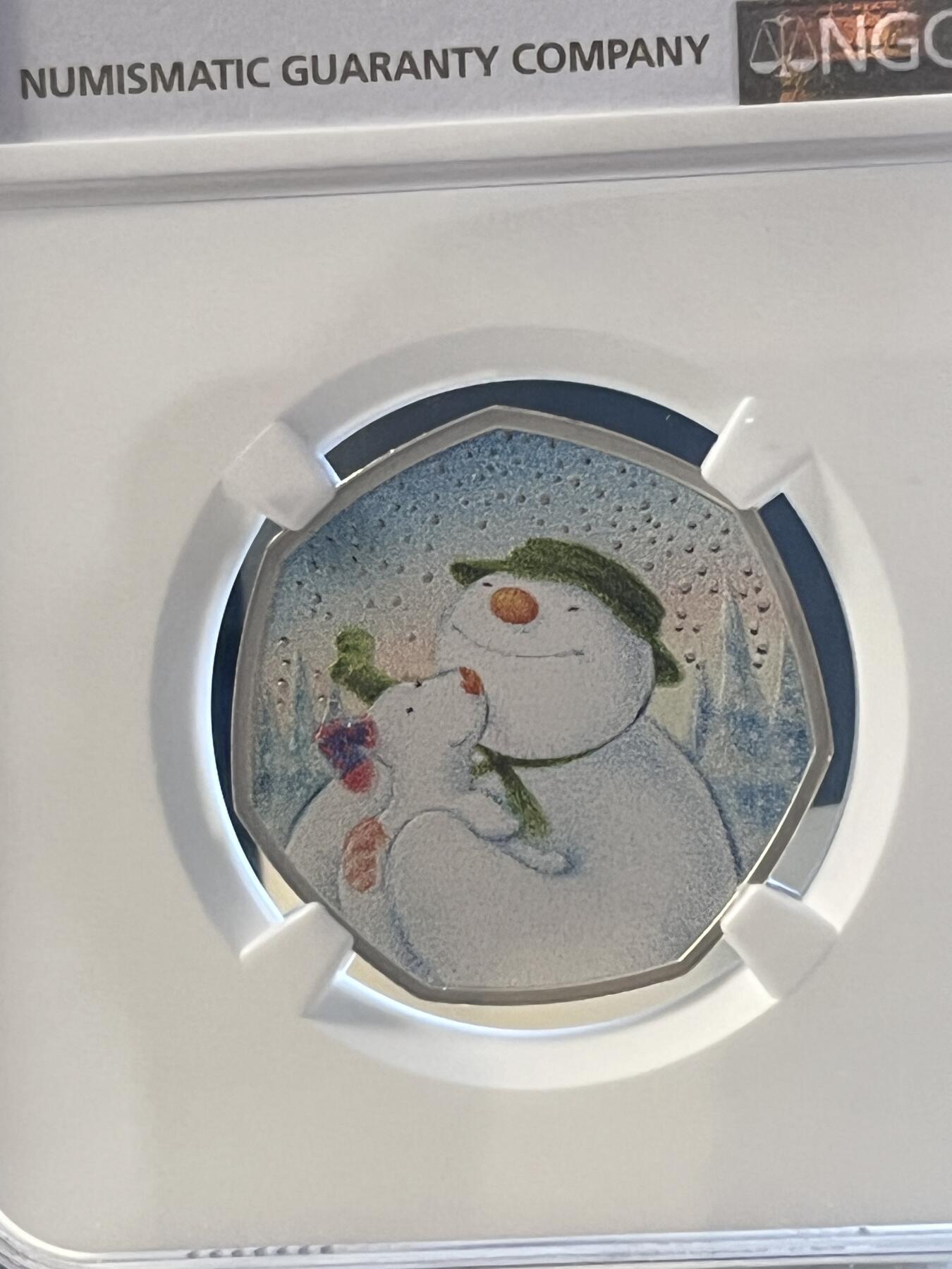第173期拍卖【长期征集拍品】 英国2022年发行雪人与雪犬50便士彩色纪念银币NGC-PF70原盒证书，925银，发行5000枚