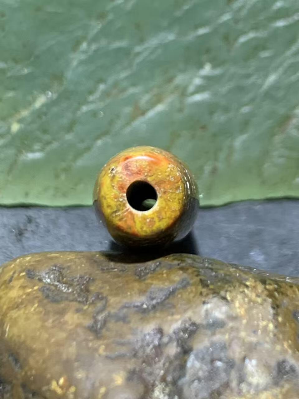 草花纹战国红玛瑙通货桶珠一颗！