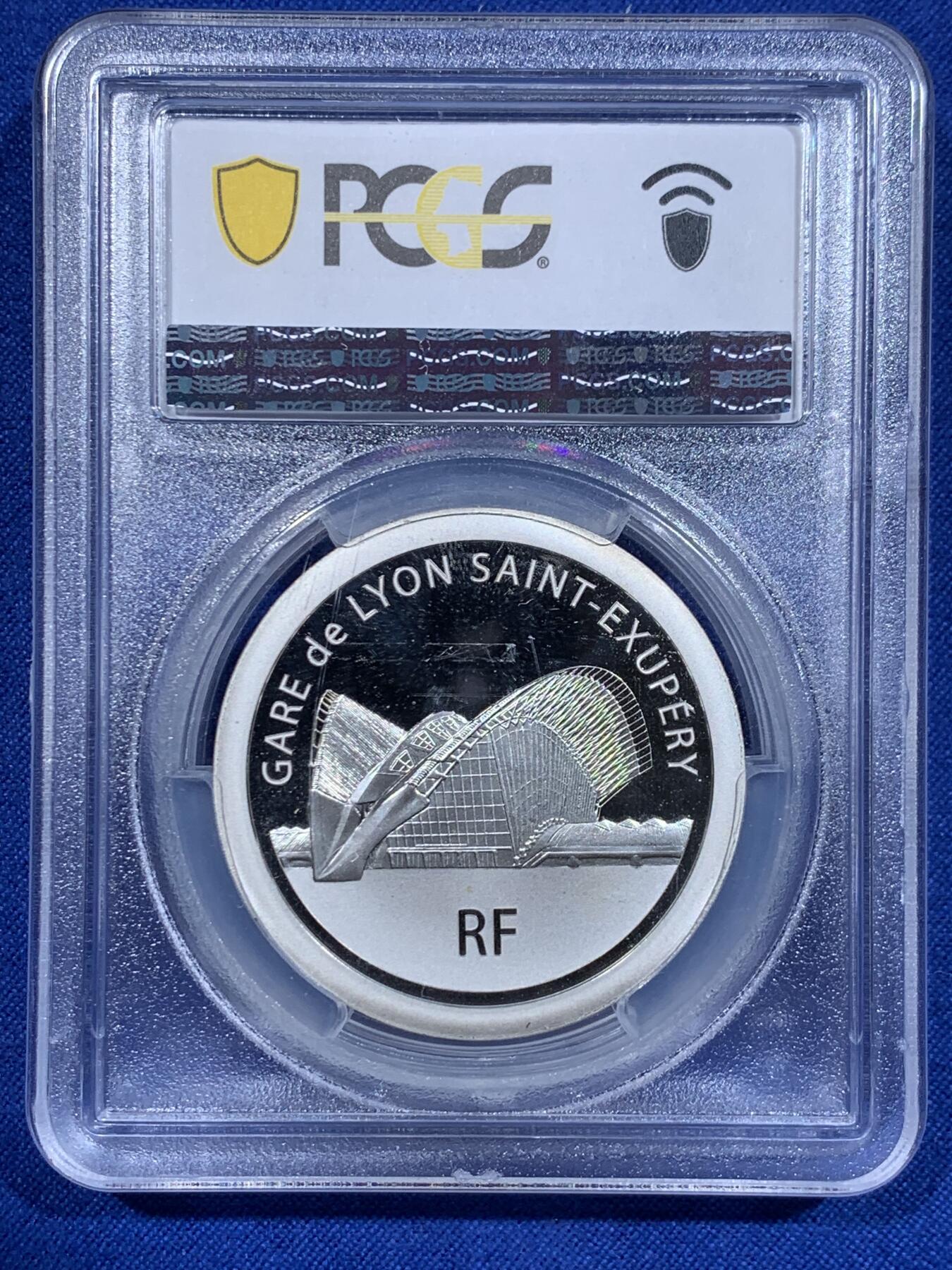 《竞宝斋》第416场 周日，周一，2场连拍 （全场包邮） PCGS PR68DCAM 法国2012年TVG高速列车里昂站20欧精制加厚银币 币型类似火车车轮很有意义 加厚盒子