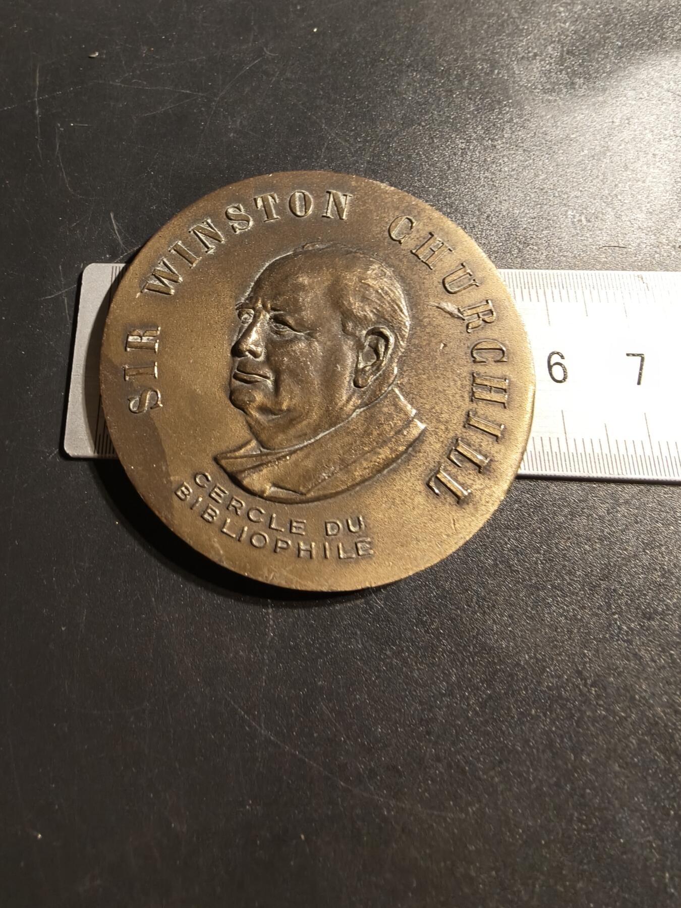 老王徽章第147期 法国丘吉尔大铜章    直径56mm   重量58.5g