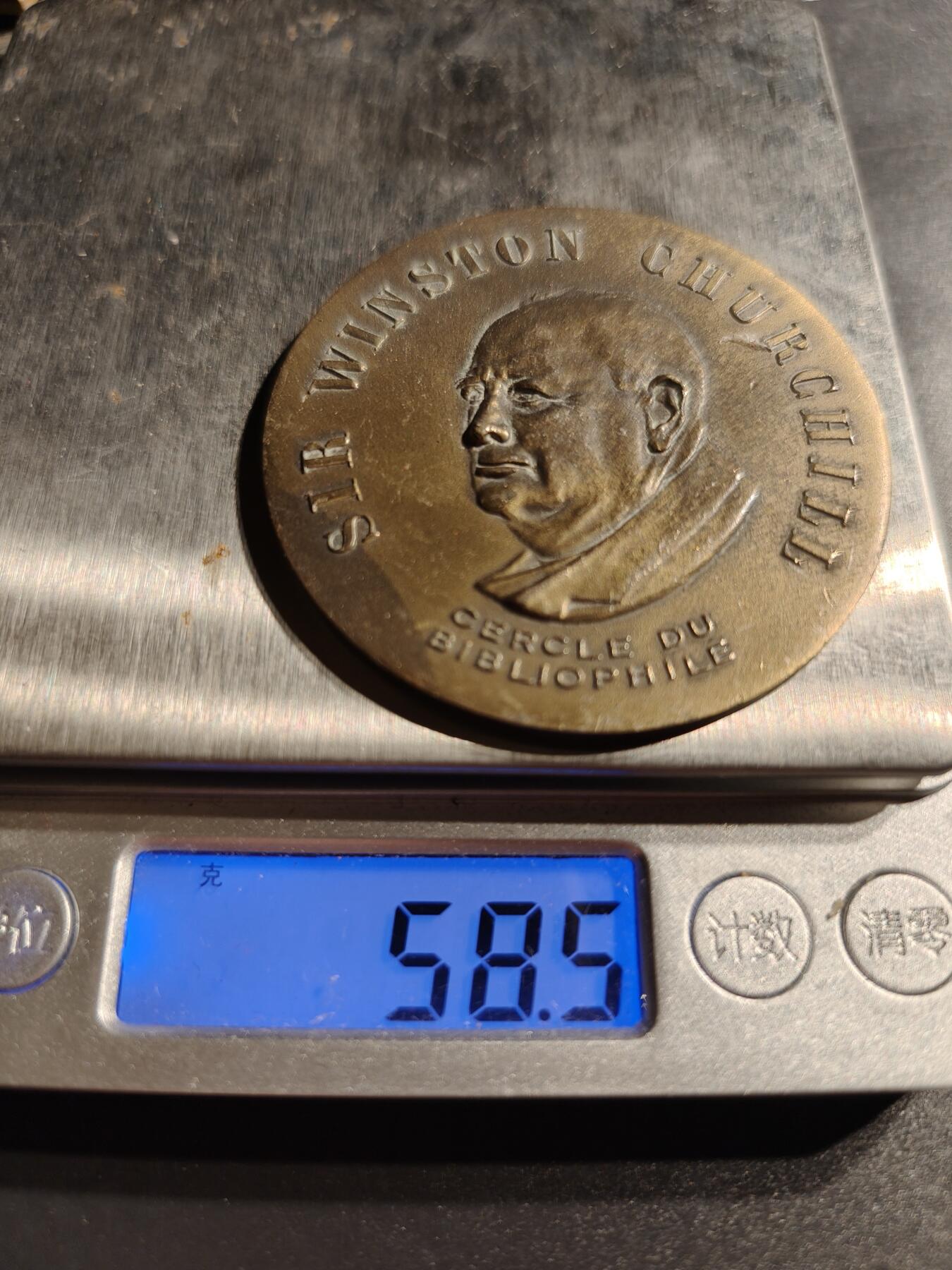 老王徽章第147期 法国丘吉尔大铜章    直径56mm   重量58.5g