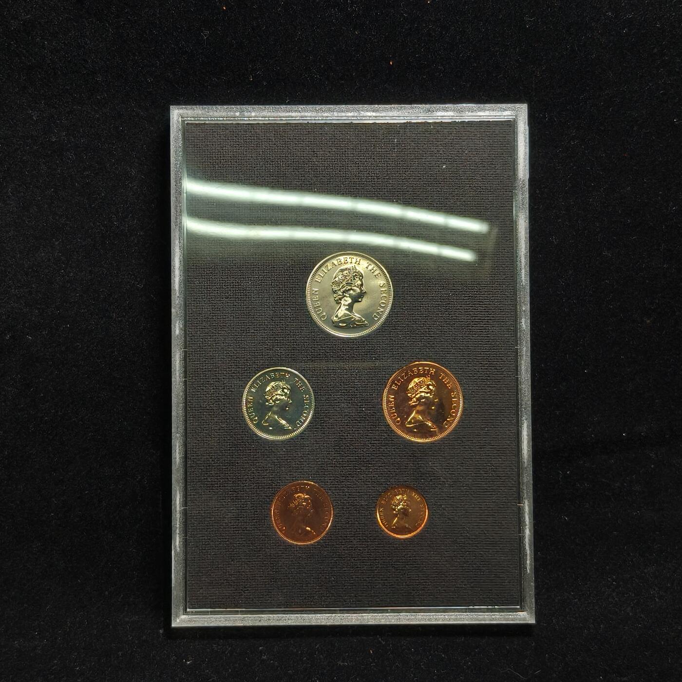 【铜匠收藏】★第125加场★精品币章场，200包邮，不满200.支付运费5元。《接受代拍 代送NGC评级》 福克兰 1974年 原盒精致套币 共5枚