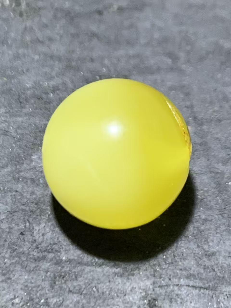 天然俄料原矿蜜蜡通货圆珠一颗，