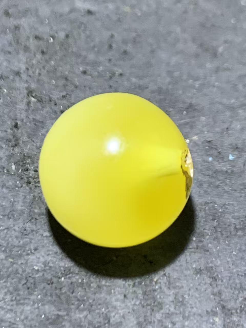 天然俄料原矿蜜蜡通货圆珠一颗，