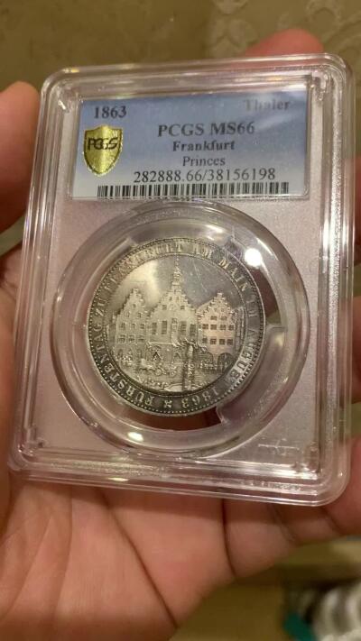 《竞宝斋》第416场 周日，周一，2场连拍 （全场包邮） PCGS MS66 德国1863年法兰克福王子议会泰勒银币，经典的法兰克福市政厅 原味包浆  状态实至名归