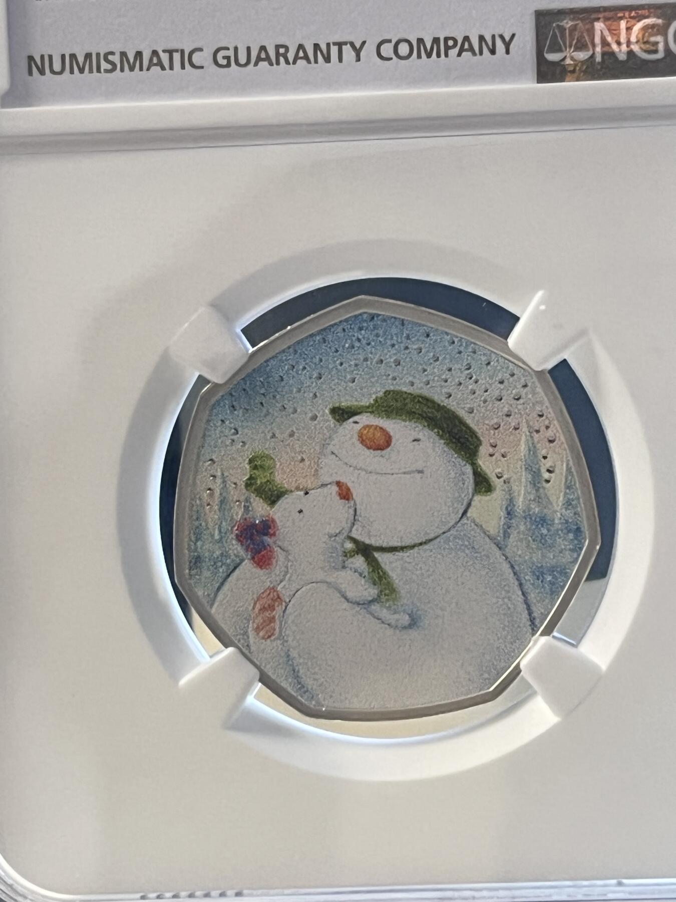 第173期拍卖【长期征集拍品】 英国2022年发行雪人与雪犬50便士彩色纪念银币NGC-PF70原盒证书，925银，发行5000枚