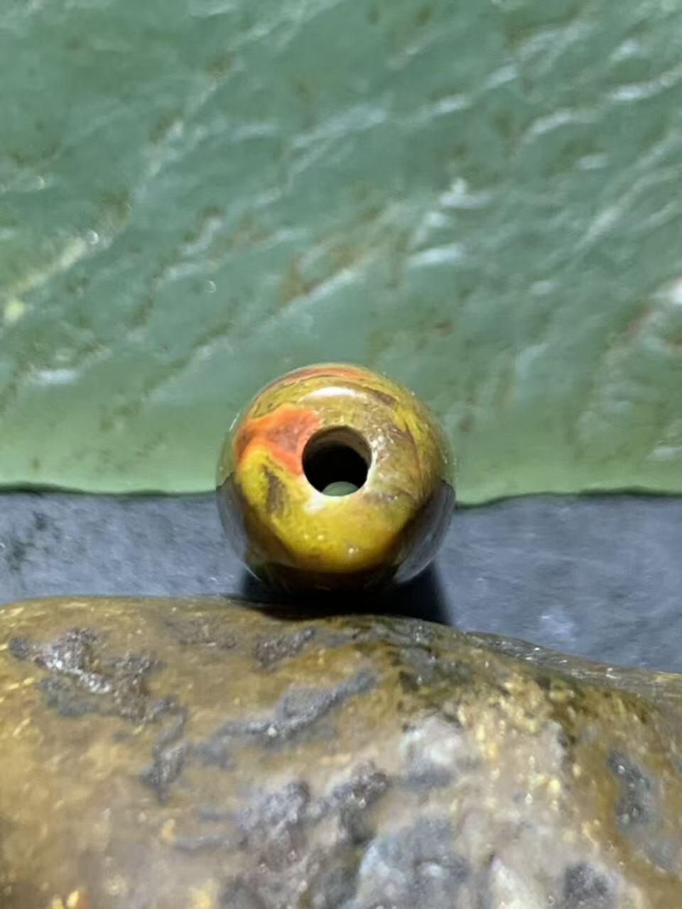 草花纹战国红玛瑙通货桶珠一颗！