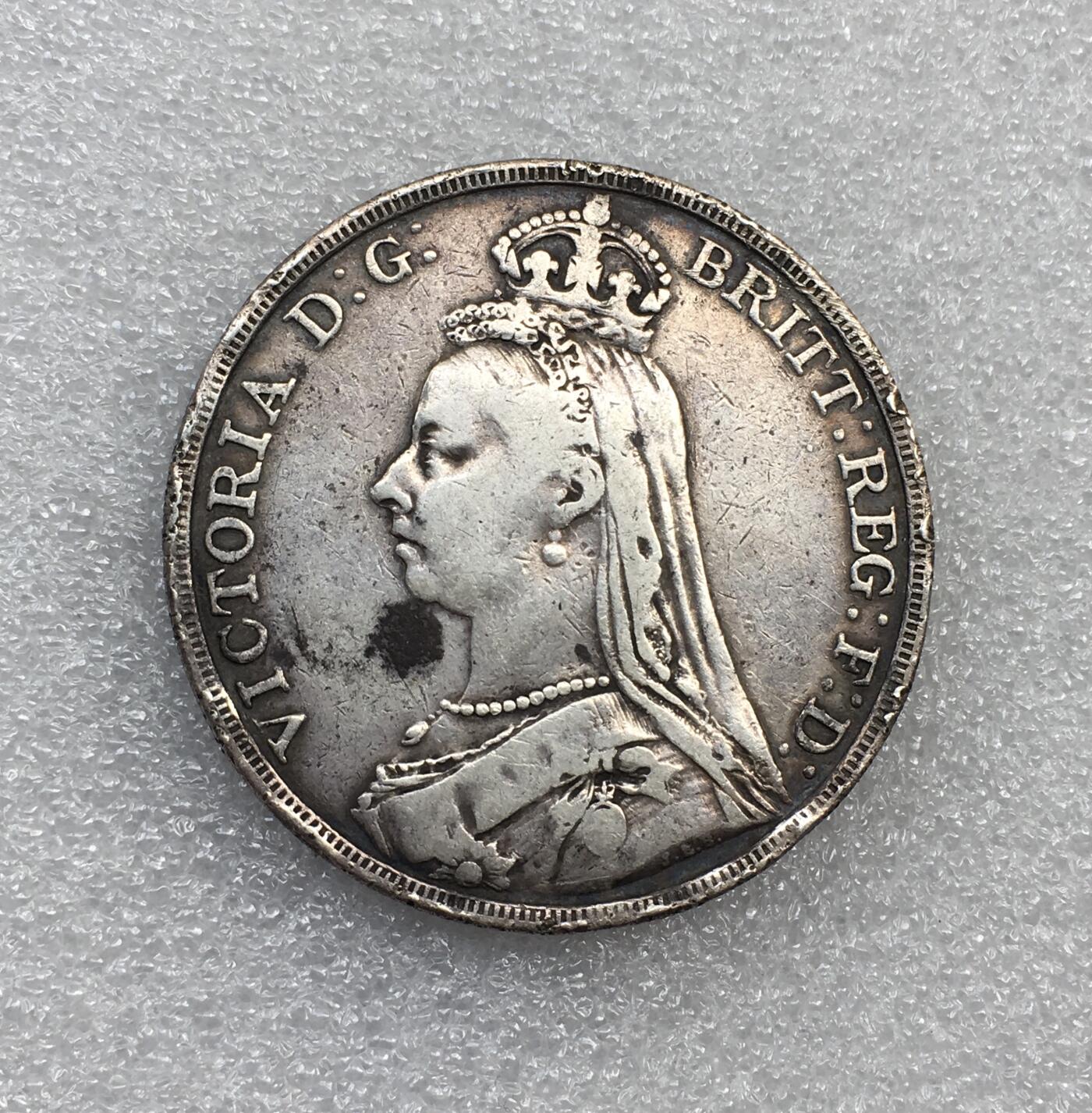 世界钱币专场拍卖 1891年英国维多利亚女王高冠马剑1克朗流通银币  28克 92.5%银