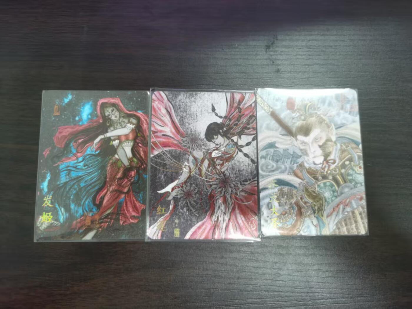 光影卡牌第22期，各家亲签，各家套卡，持续收拍品 卡萃文创粗闪3张，两女一猴