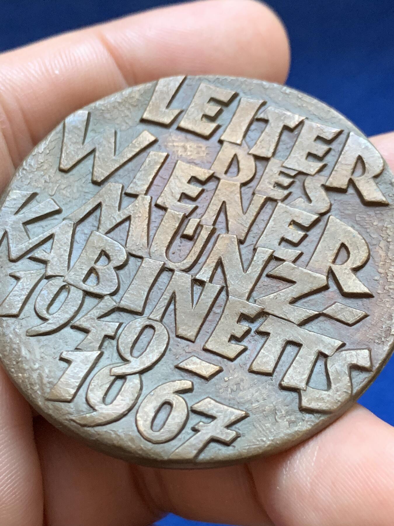 《竞宝斋》第417场 周日，周一，2场连拍 （全场包邮） 爱德华·霍尔茨迈尔教授博士维也纳钱币陈列馆馆长纪念铜章 55.2克 49.6mm 高浮雕