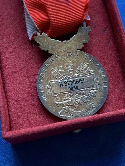 《竞宝斋》第417场 周日，周一，2场连拍 （全场包邮） 法国银质功勋章 总重约16.15克 带盒