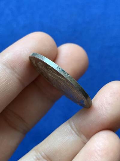 《竞宝斋》第417场 周日，周一，2场连拍 （全场包邮） 法国结婚银章，未刻字，12克左右，30MM，边有磕，细节见图。