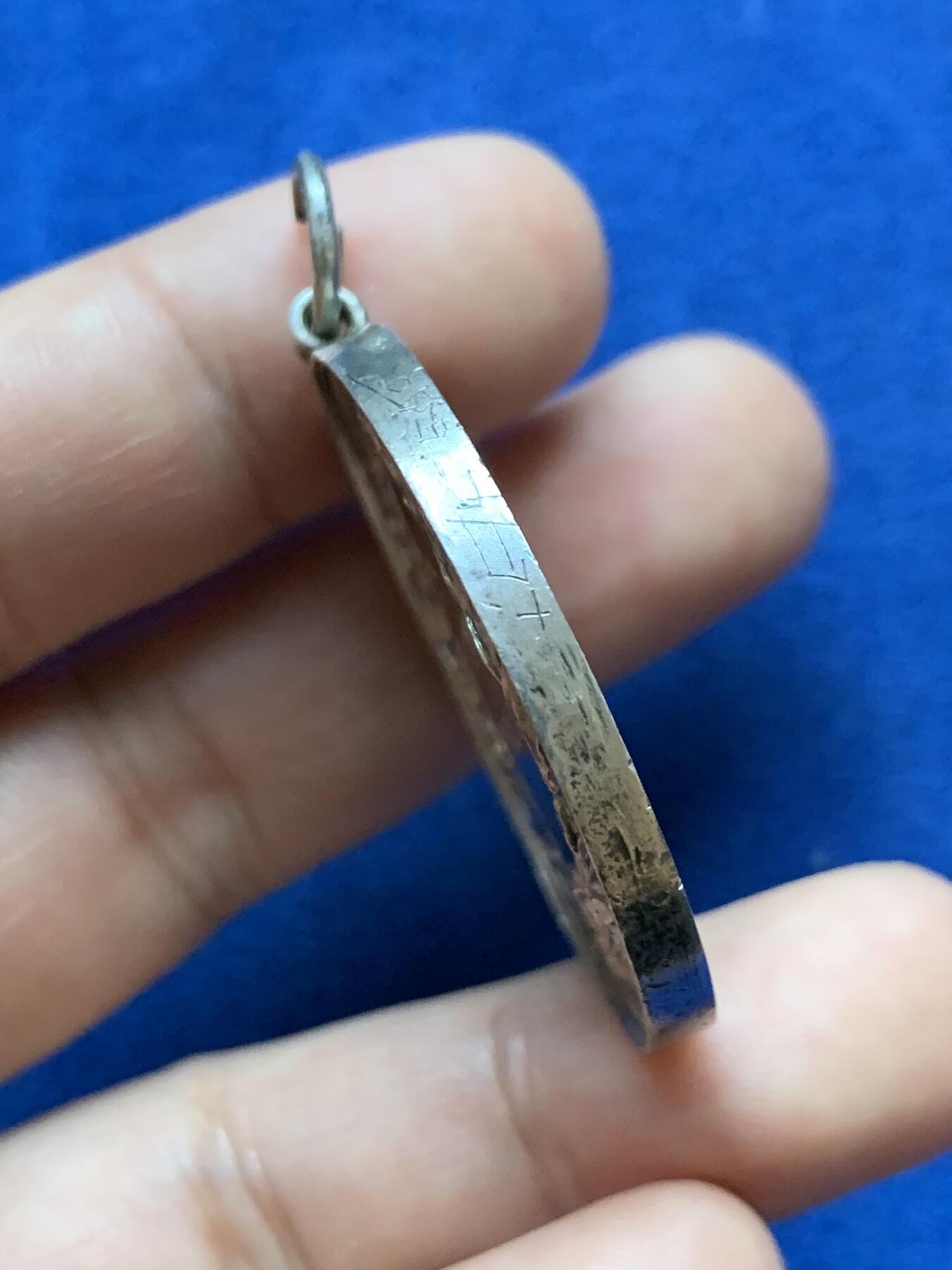 《竞宝斋》第417场 周日，周一，2场连拍 （全场包邮） 英国1918年足球比赛银牌，银章，经典月桂花环浮雕，象征胜利荣耀。 38mm，25.3克。