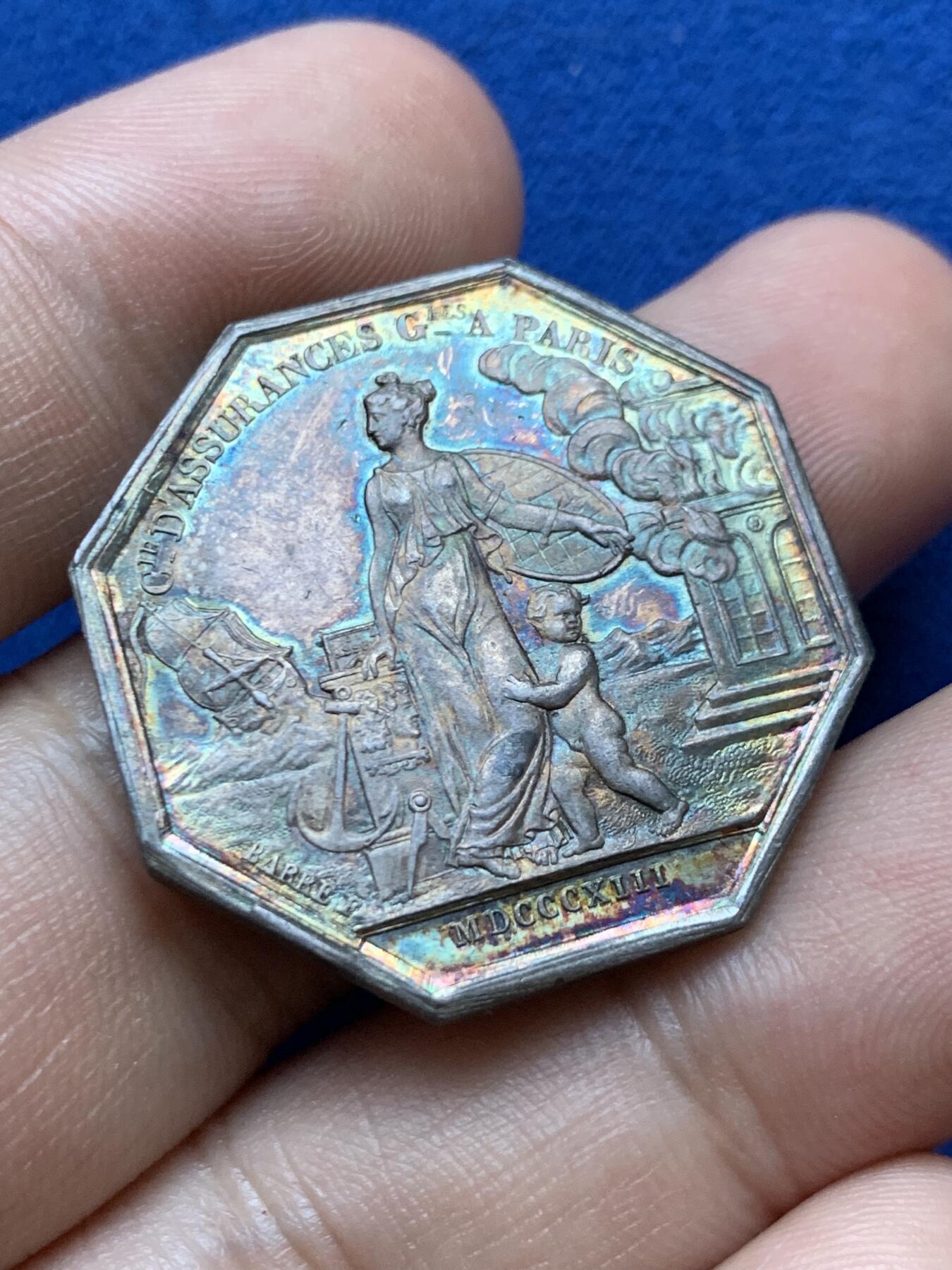 《竞宝斋》第417场 周日，周一，2场连拍 （全场包邮） 法国 巴黎 火灾互助保险 八角银质代币 12.15g 30.6mm 早期油灯边铭 正面路易十八 背面女神护着孩子 五彩包浆