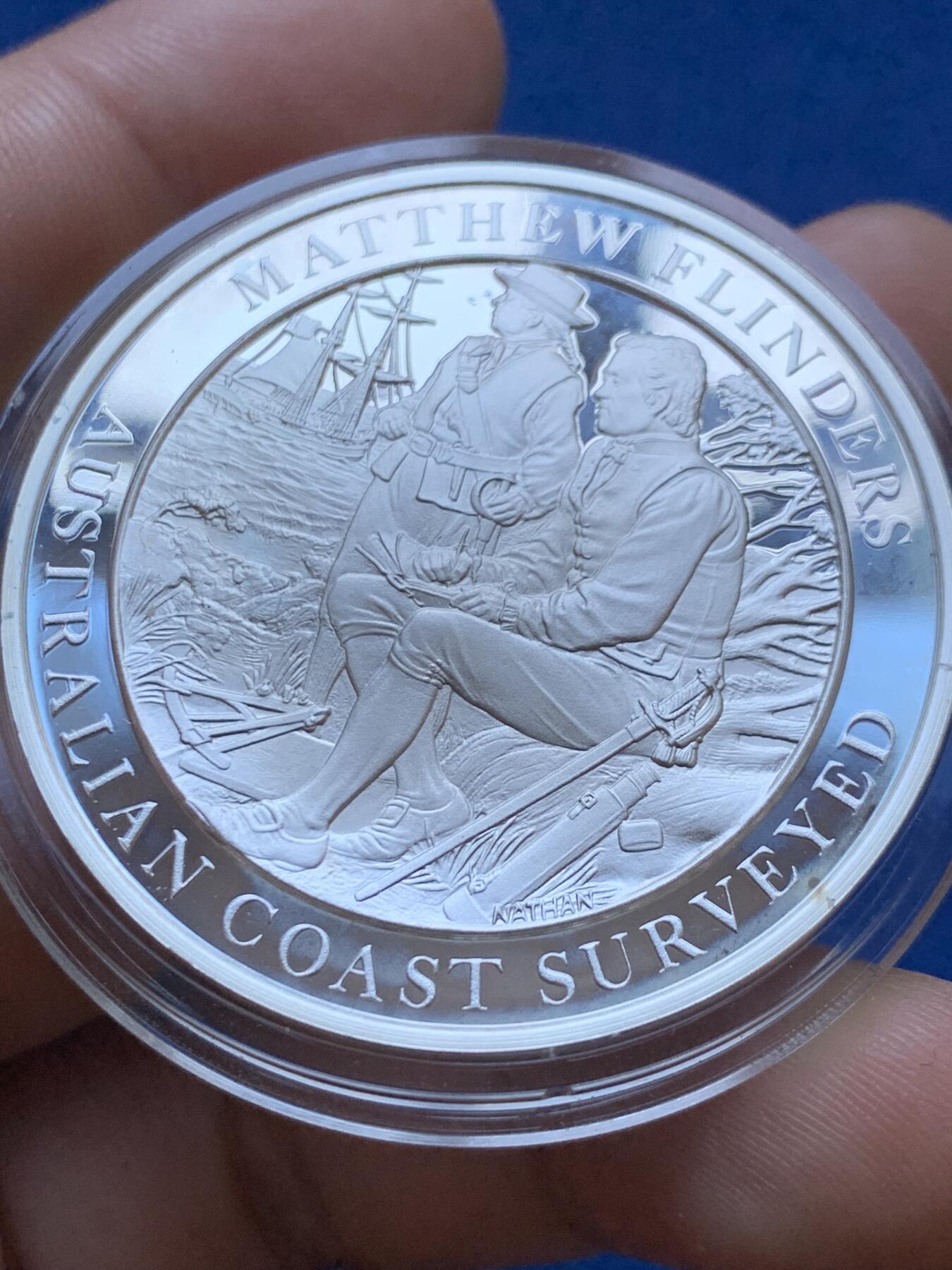 《竞宝斋》第417场 周日，周一，2场连拍 （全场包邮） 蒙巴顿大英海洋史精制银章，37.4克，44.2mm，925银，比马剑大一圈，侧银标。1801英军测绘掌控澳洲海岸。此套银章铭刻了大英王霸世界海权的每次关键，宏大史诗，设计华美，收藏价值极高。