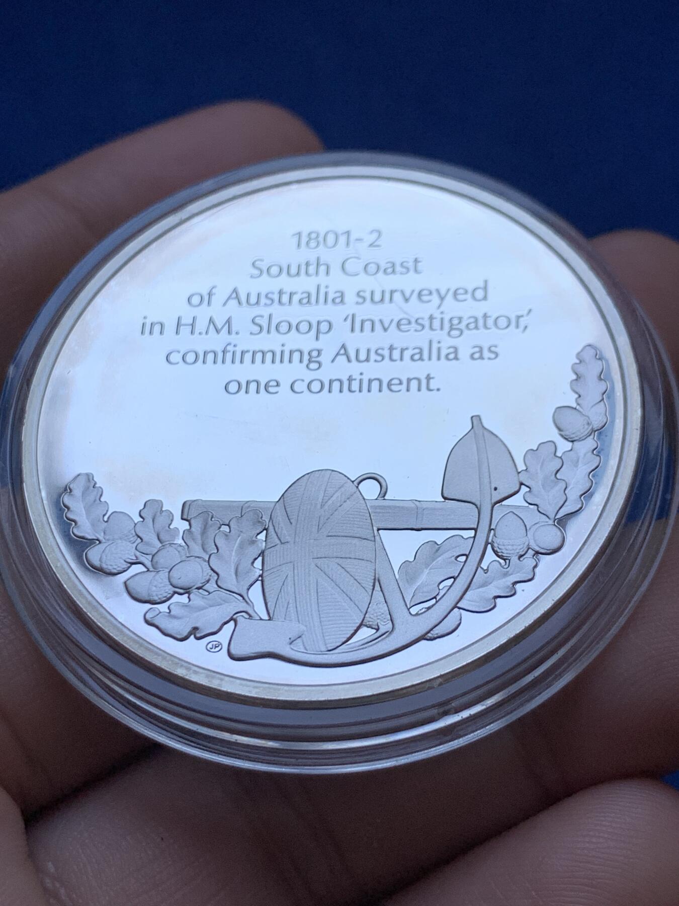 《竞宝斋》第417场 周日，周一，2场连拍 （全场包邮） 蒙巴顿大英海洋史精制银章，37.4克，44.2mm，925银，比马剑大一圈，侧银标。1801英军测绘掌控澳洲海岸。此套银章铭刻了大英王霸世界海权的每次关键，宏大史诗，设计华美，收藏价值极高。