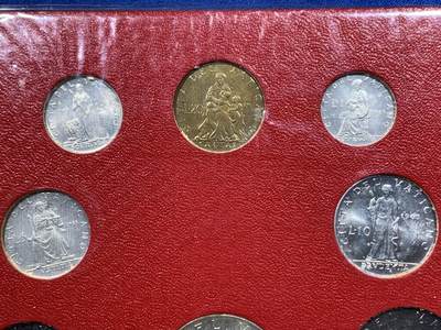 《竞宝斋》第417场 周日，周一，2场连拍 （全场包邮） 梵蒂冈1963年8枚装套币，含1枚500里拉银币。