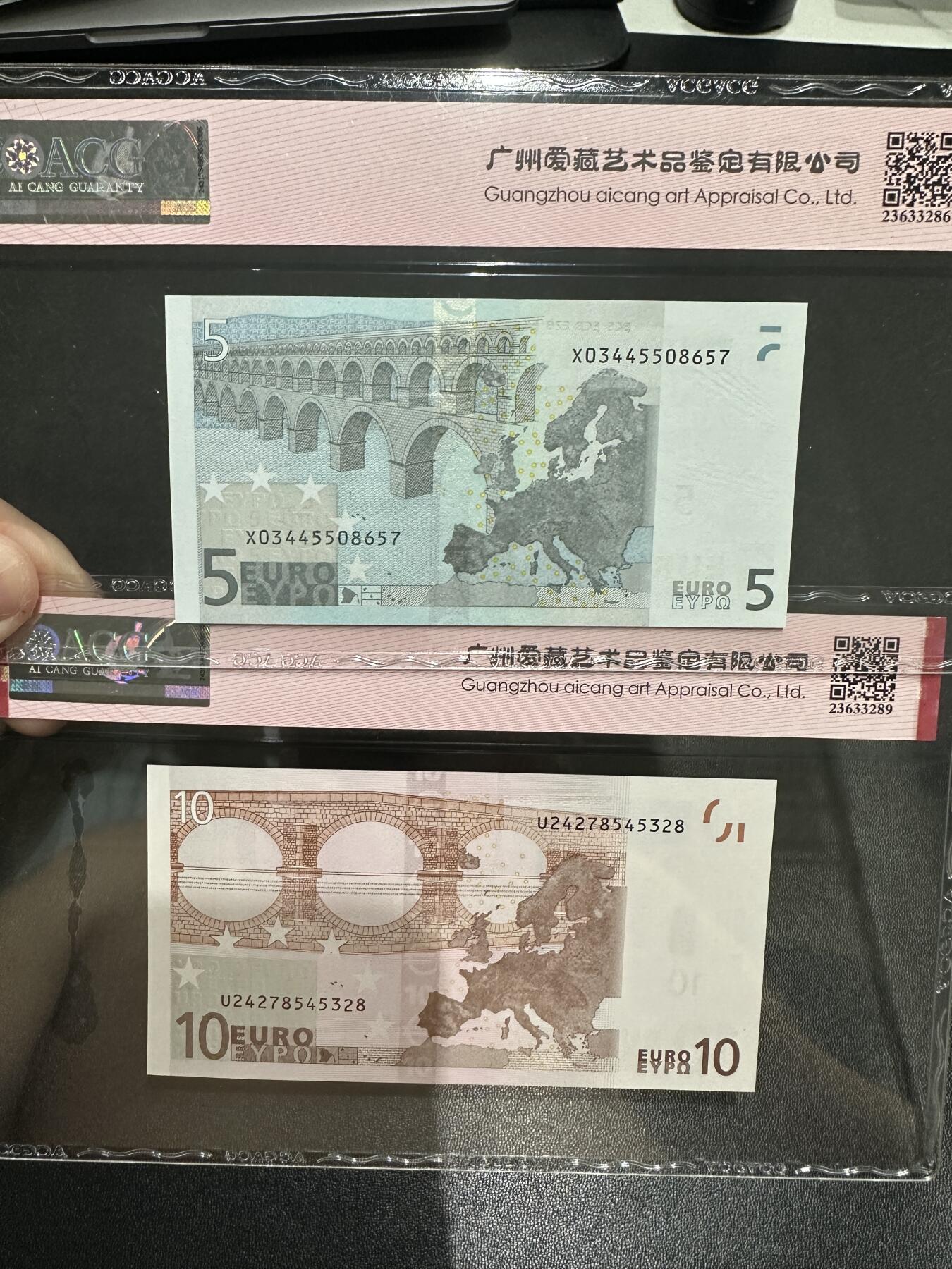 《外钞收藏家》第五百六十五期（本期精品裸币和评级欢迎参加）（本平台长期征集拍品、欢迎藏友们联系合作） 2002年一签5和10欧元 两张一起  爱藏67、68