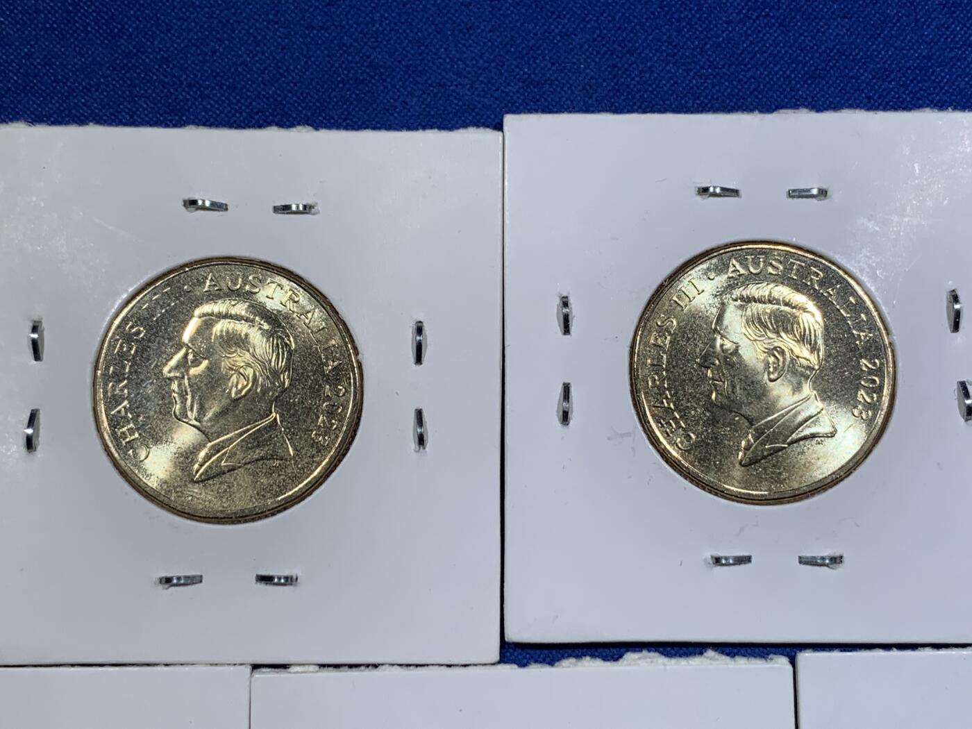 《竞宝斋》第417场 周日，周一，2场连拍 （全场包邮） 五枚一组 2023年首版查尔斯头像一澳元 2023年11月登基 仅发行1个月就改铸2024版了 值得投资