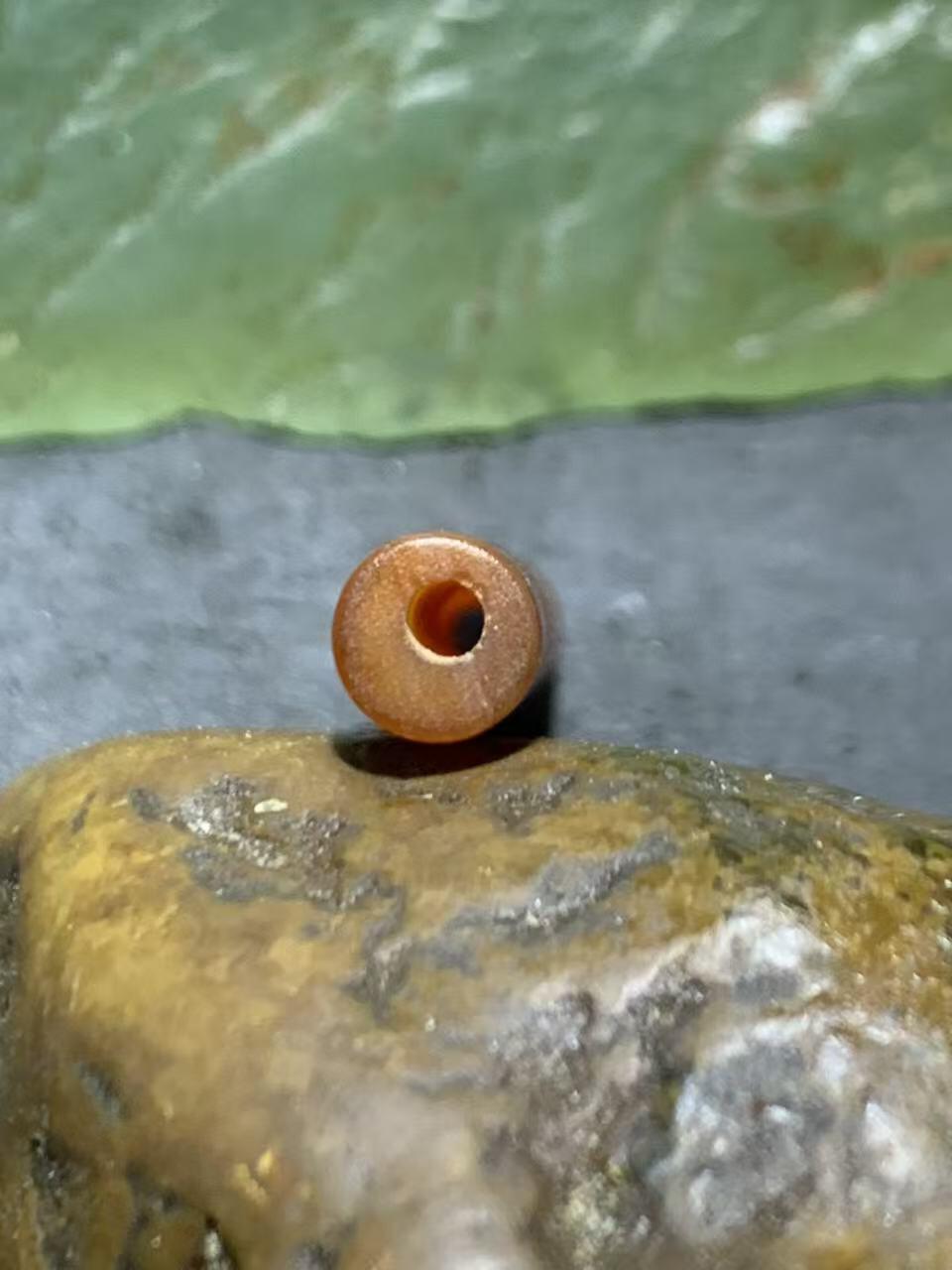 亚光风化纹高玉化酒红色千层纹缠丝玛瑙管珠一颗