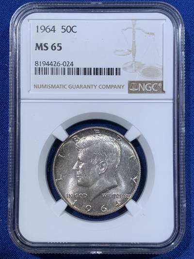 《竞宝斋》第417场 周日，周一，2场连拍 （全场包邮） - NGC MS65 美国1964年肯尼迪半美元银币，包浆不错，900高银。