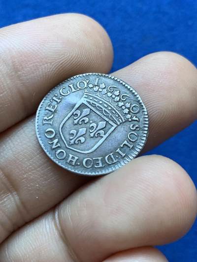 《竞宝斋》第417场 周日，周一，2场连拍 （全场包邮） 路易十四1660年十六分之一埃居小银币，2g，原味老包浆，很稀少，细节见图。