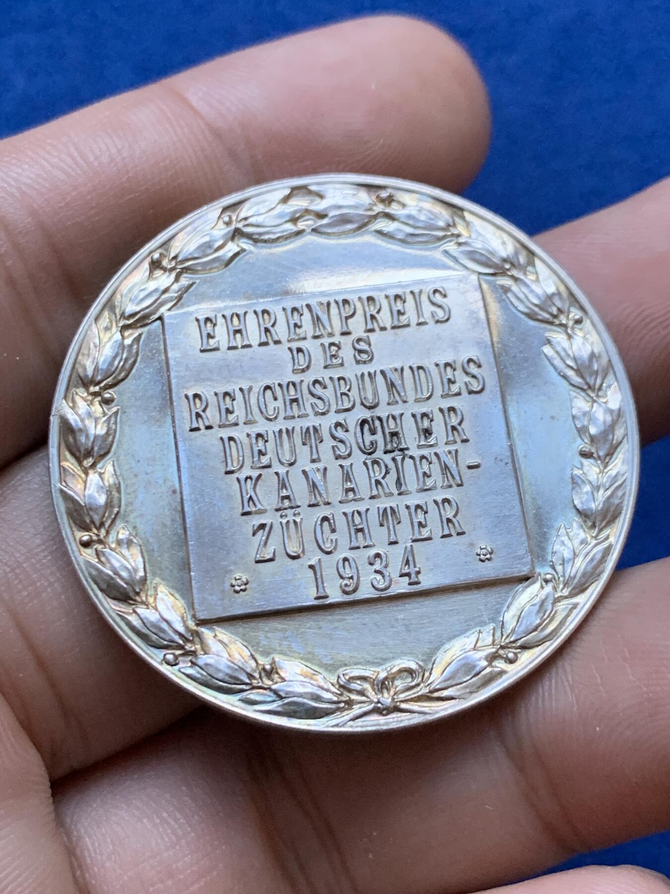 《竞宝斋》第417场 周日，周一，2场连拍 （全场包邮） 德国1934年特殊帝国金丝雀协会银章 24.2克 39.2mm