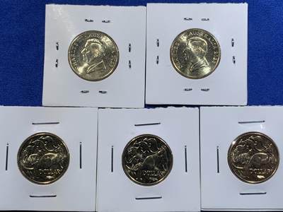 《竞宝斋》第417场 周日，周一，2场连拍 （全场包邮） 五枚一组 2023年首版查尔斯头像一澳元 2023年11月登基 仅发行1个月就改铸2024版了 值得投资