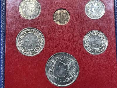 《竞宝斋》第417场 周日，周一，2场连拍 （全场包邮） 瑞士20世纪70年代非清年9枚装套币，疑似官方包装，细节见图。