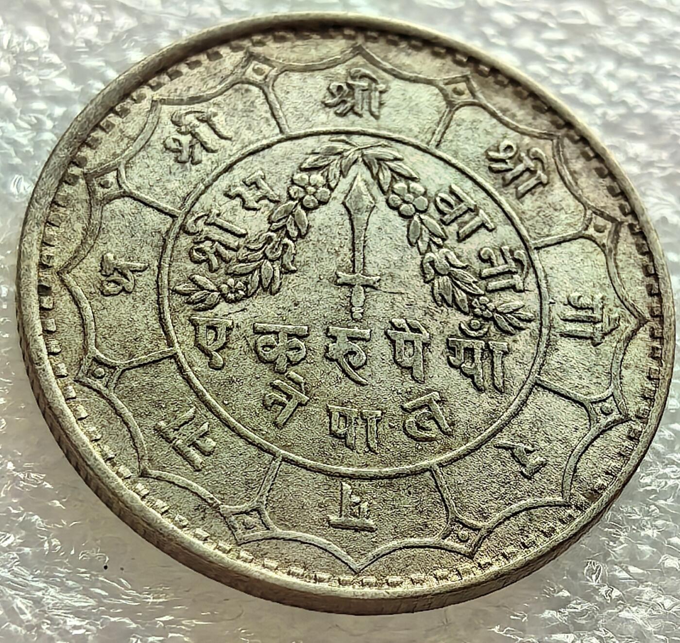 外国优质老铜币纪念币银币专场，周六晚上九点倒数截拍，满百包邮，周日发货,可寄存半年，喜欢朋友微信扫描二维码可直接参拍 待标题