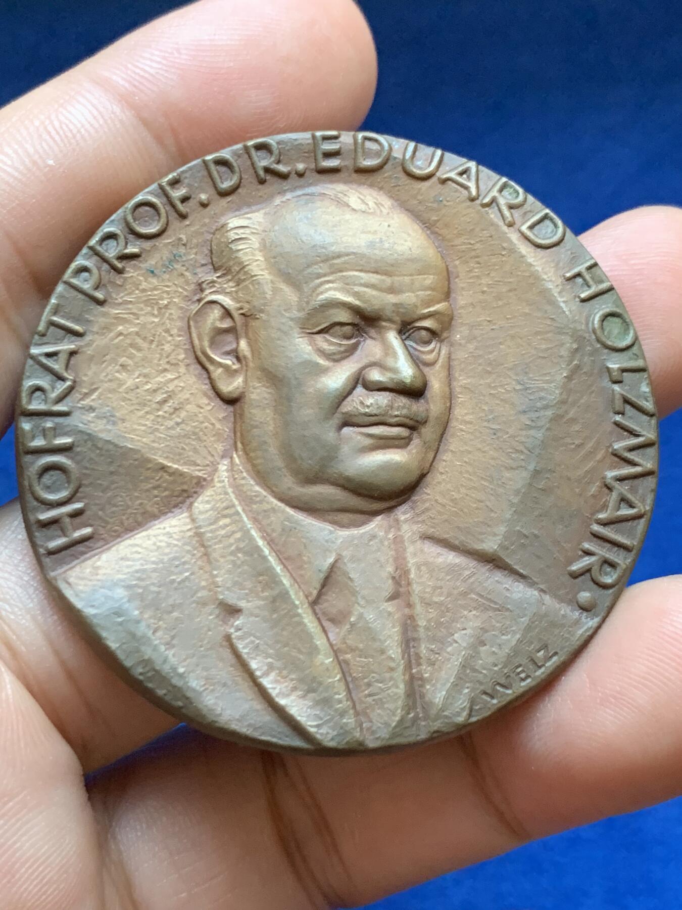 《竞宝斋》第417场 周日，周一，2场连拍 （全场包邮） 爱德华·霍尔茨迈尔教授博士维也纳钱币陈列馆馆长纪念铜章 55.2克 49.6mm 高浮雕