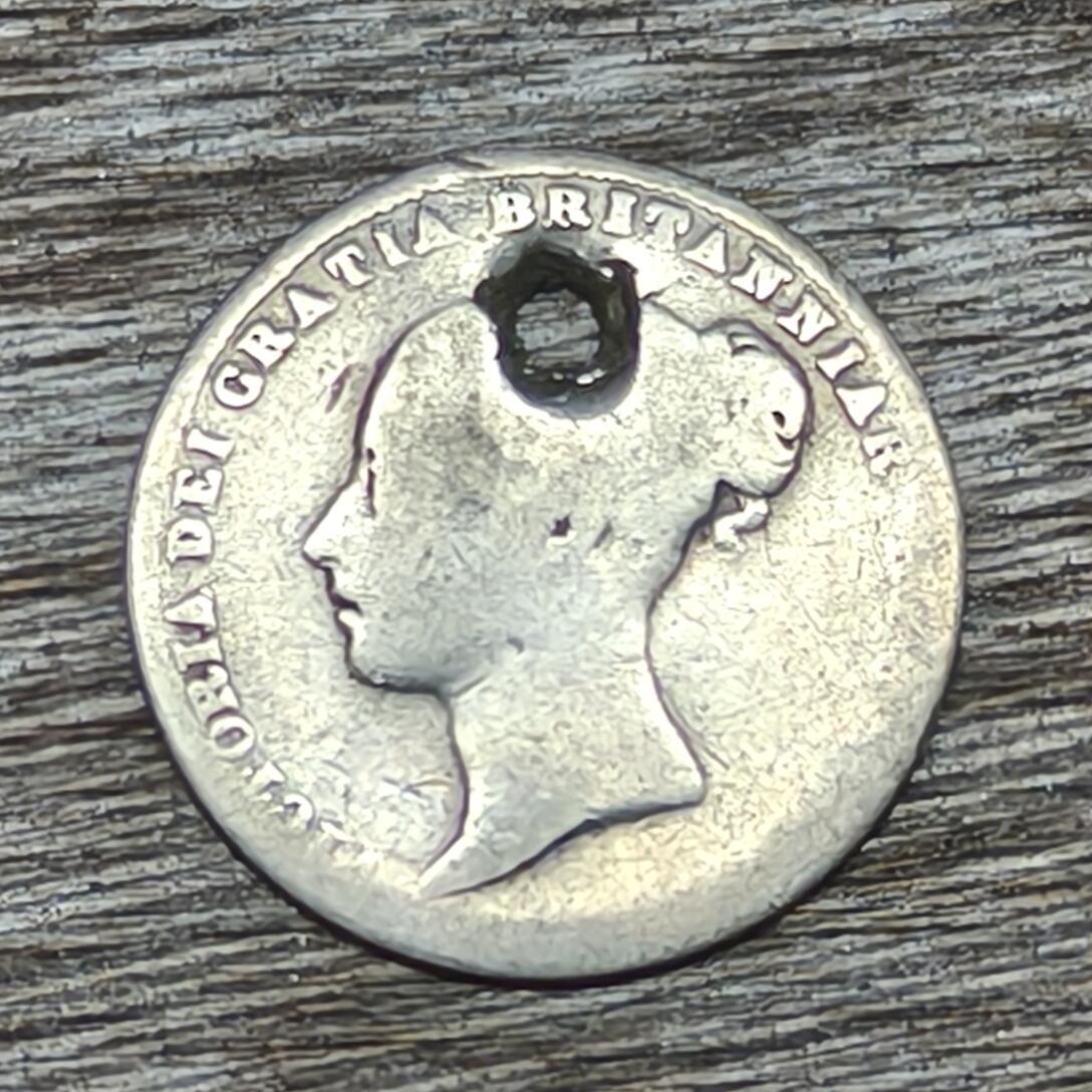 【铜匠收藏】★第130加场★精品币章场，200包邮，不满200.支付运费5元。《接受代拍 代送NGC评级》 1866年 英国 6便士 银币