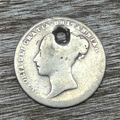 【铜匠收藏】★第130加场★精品币章场，200包邮，不满200.支付运费5元。《接受代拍 代送NGC评级》 - 1866年 英国 6便士 银币