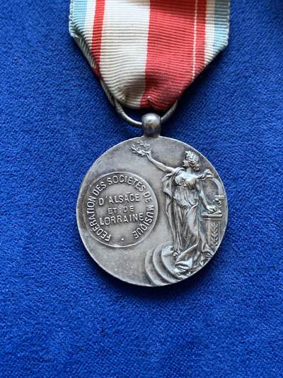 《竞宝斋》第417场 周日，周一，2场连拍 （全场包邮） 两枚一组 法国勋章 总重约31.1克 带针 拆包当心扎手