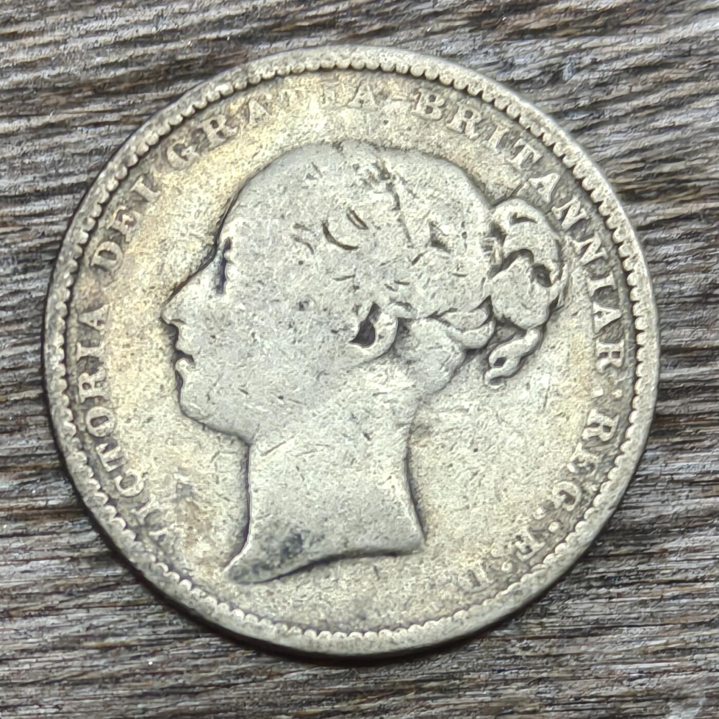 【铜匠收藏】★第130加场★精品币章场，200包邮，不满200.支付运费5元。《接受代拍 代送NGC评级》 英国 1880年 1先令 银币 维多利亚小辫头像