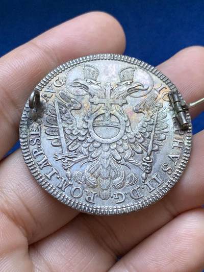 《竞宝斋》第417场 周日，周一，2场连拍 （全场包邮） 1780年 德意志纽伦堡景观泰勒大银币 正面背面细节清晰 改胸针 佩戴效果极佳 细节见图