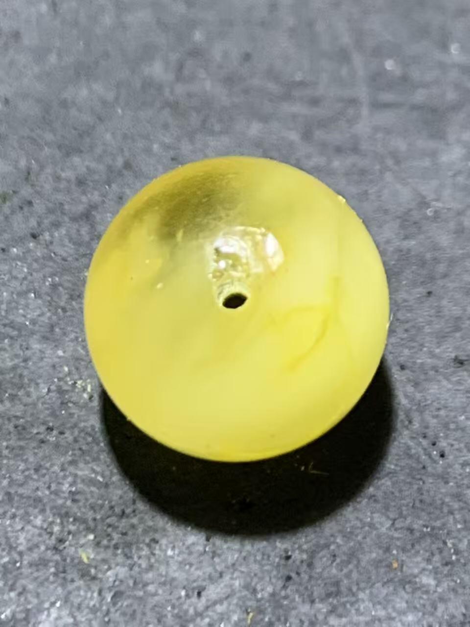 天然俄料原矿蜜蜡通货圆珠一颗，
