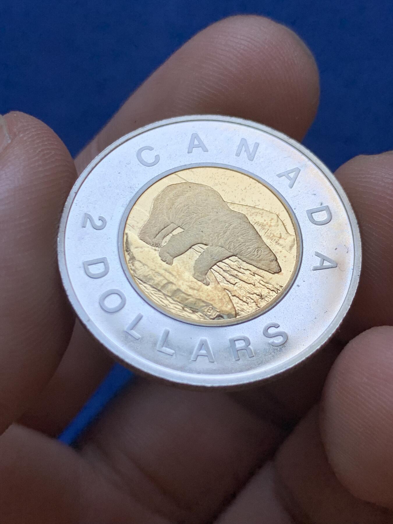 《竞宝斋》第417场 周日，周一，2场连拍 （全场包邮） 加拿大2001年伊丽莎白二世2元双色币 镀金银币 925银 8.83克