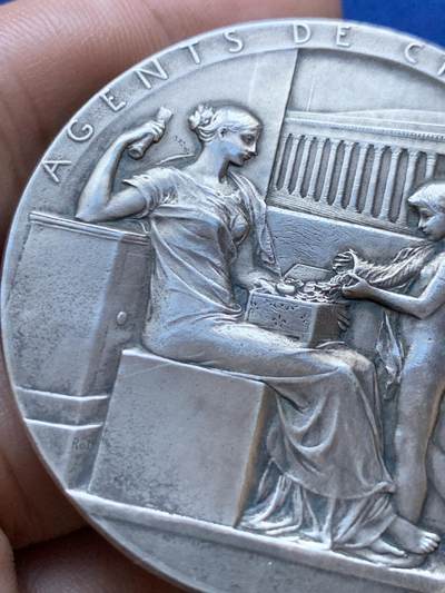 《竞宝斋》第417场 周日，周一，2场连拍 （全场包邮） 法国1898年巴黎证券交易所大银章，Roty大师名章，直径50MM，65.4克，边铭丰饶角+2ARGENT