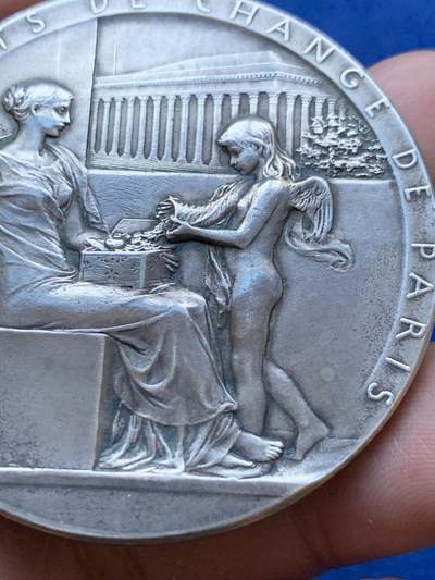 《竞宝斋》第417场 周日，周一，2场连拍 （全场包邮） 法国1898年巴黎证券交易所大银章，Roty大师名章，直径50MM，65.4克，边铭丰饶角+2ARGENT