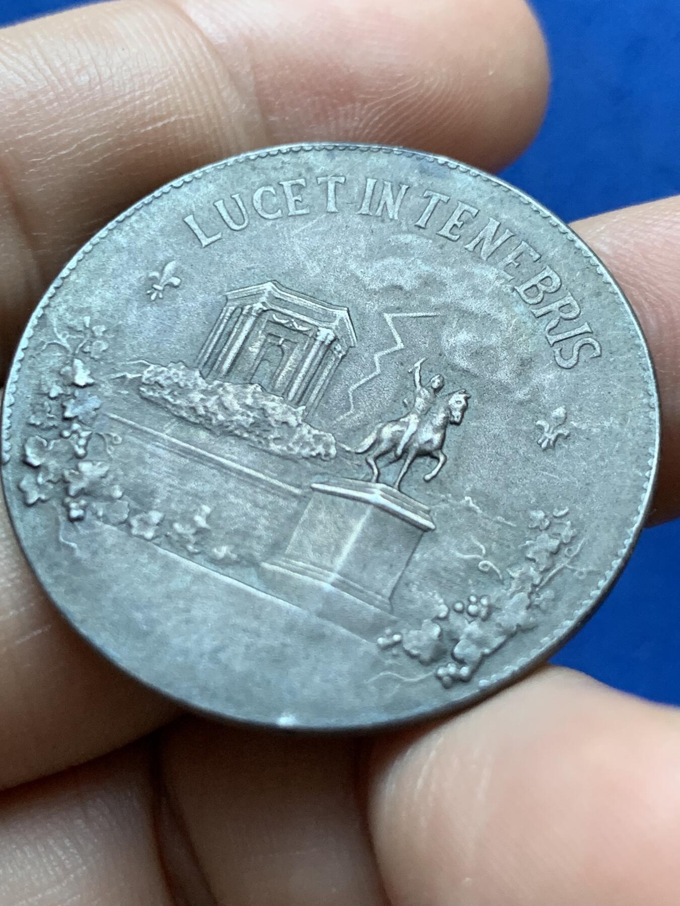 《竞宝斋》第417场 周日，周一，2场连拍 （全场包邮） 法国蒙彼利埃报纸成立纪念章，34.2MM，18.1克，野猪头边铭，黑包浆绝美