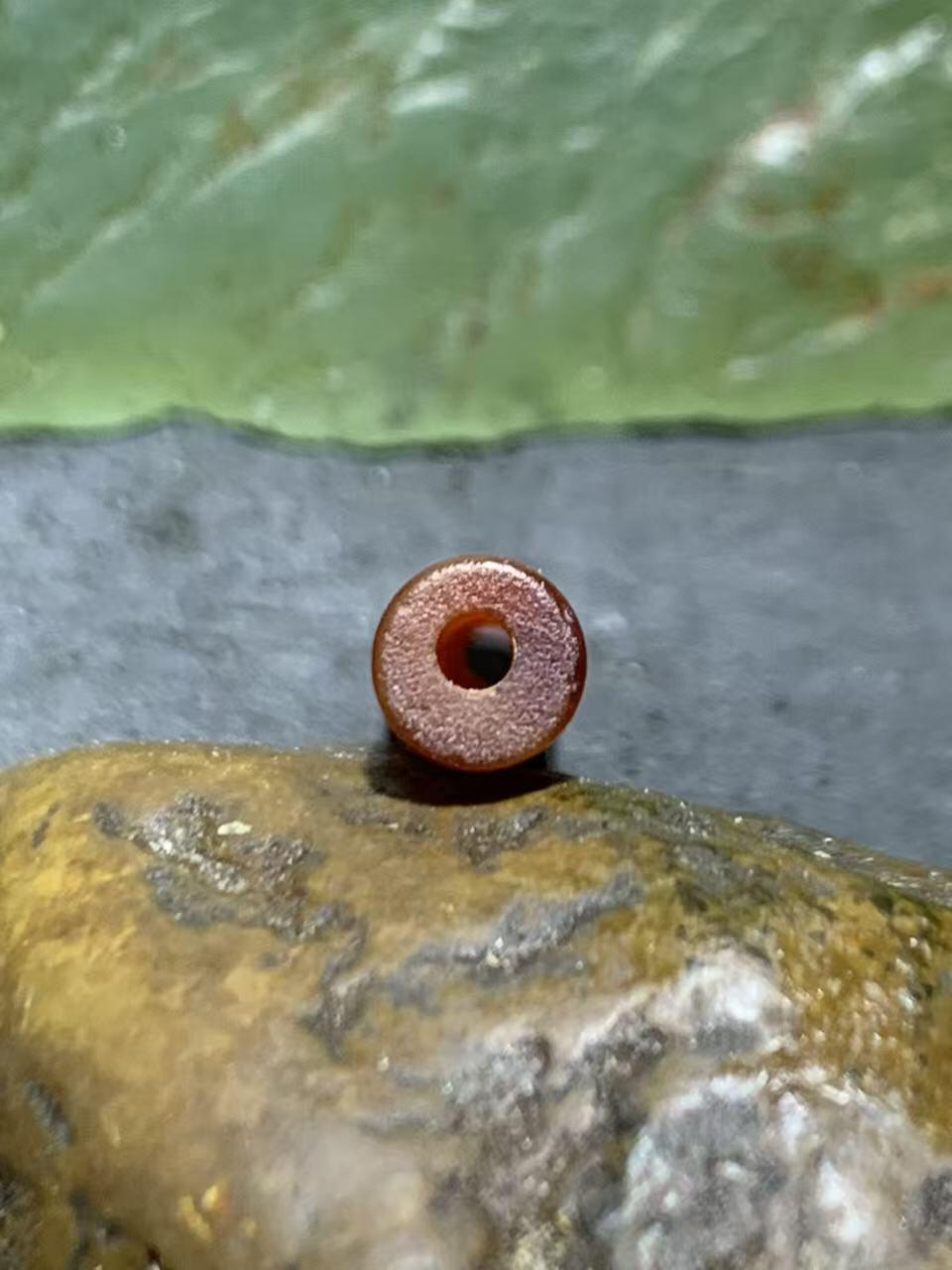 亚光风化纹高玉化酒红色千层纹缠丝玛瑙管珠一颗