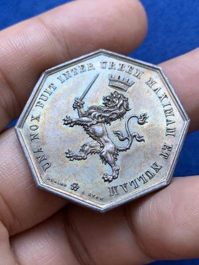 《竞宝斋》第417场 周日，周一，2场连拍 （全场包邮） 法国里昂狮子消防保险公司八角银质代币，34.5mm，18.9克，手指边铭