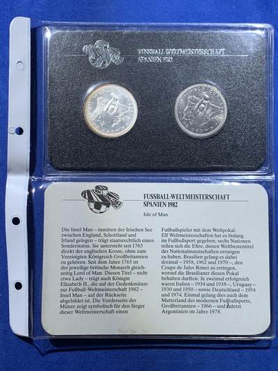 《竞宝斋》第417场 周日，周一，2场连拍 （全场包邮） 马恩岛1982年西班牙世界杯克朗型纪念币一对 银质+镍质 带证书